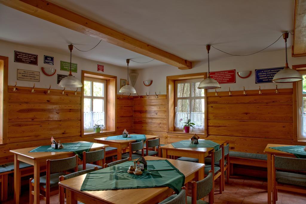 Hotel U Zeleneho Stromu - Zum Gruenen Baum 흐렌스코 외부 사진