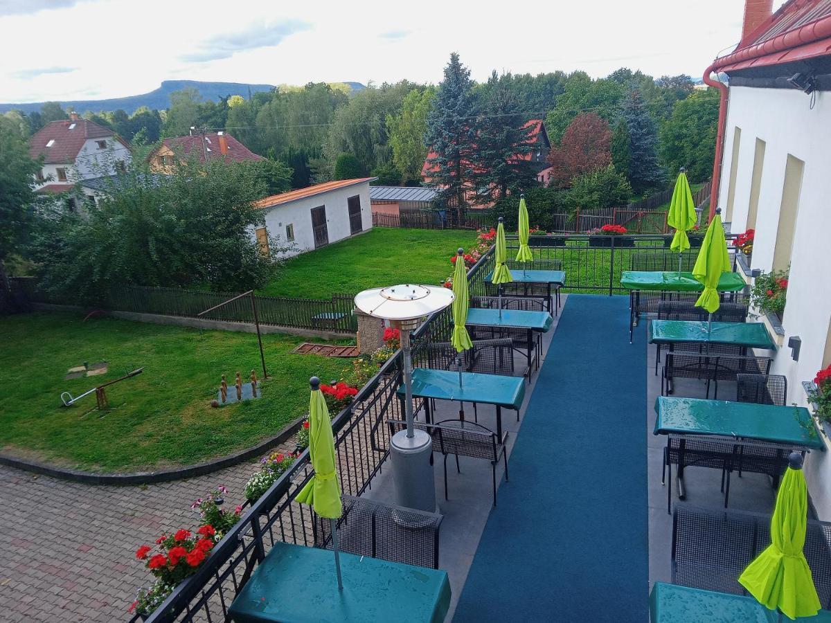 Hotel U Zeleneho Stromu - Zum Gruenen Baum 흐렌스코 외부 사진