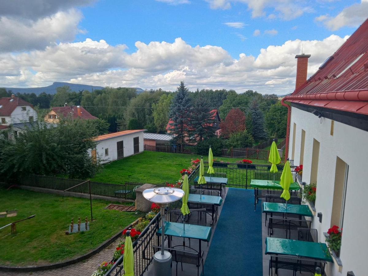 Hotel U Zeleneho Stromu - Zum Gruenen Baum 흐렌스코 외부 사진