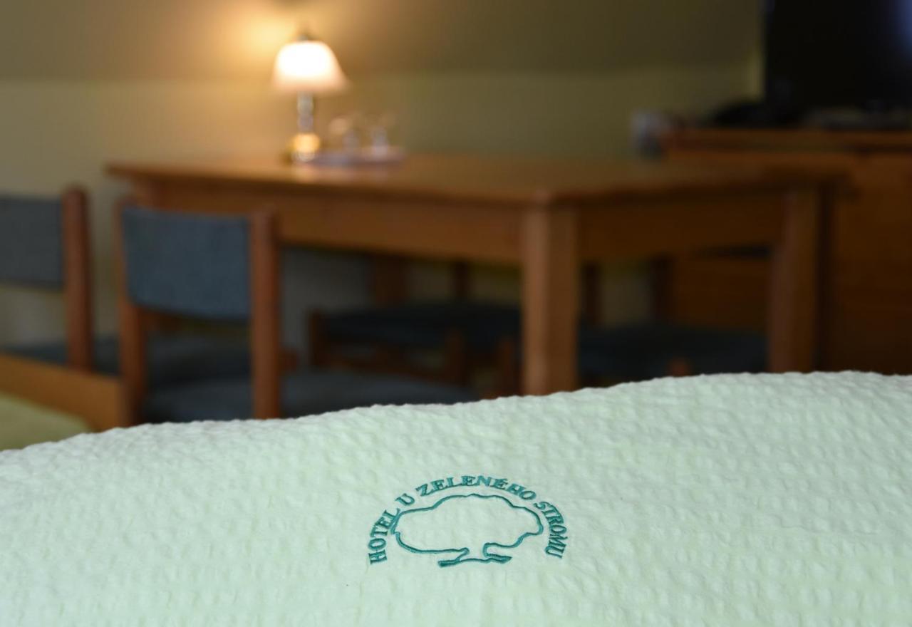 Hotel U Zeleneho Stromu - Zum Gruenen Baum 흐렌스코 외부 사진