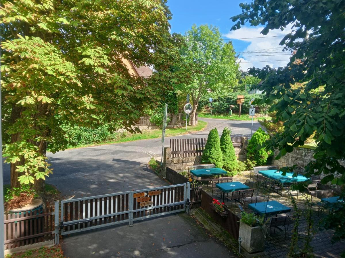 Hotel U Zeleneho Stromu - Zum Gruenen Baum 흐렌스코 외부 사진