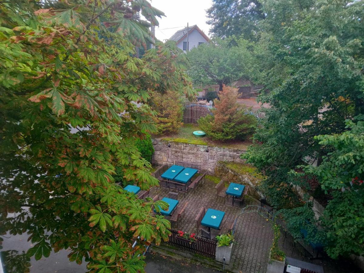 Hotel U Zeleneho Stromu - Zum Gruenen Baum 흐렌스코 외부 사진