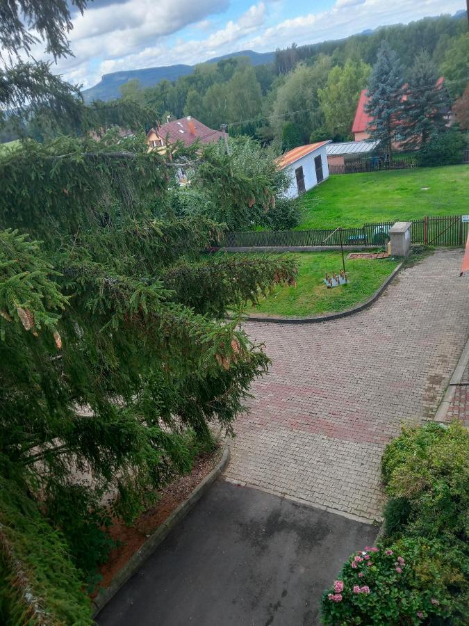 Hotel U Zeleneho Stromu - Zum Gruenen Baum 흐렌스코 외부 사진