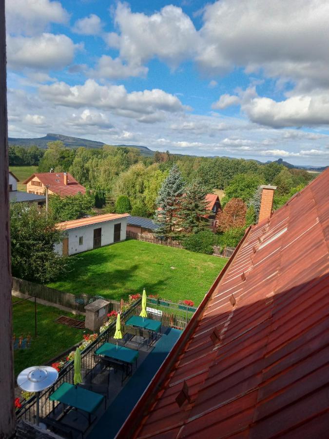 Hotel U Zeleneho Stromu - Zum Gruenen Baum 흐렌스코 외부 사진