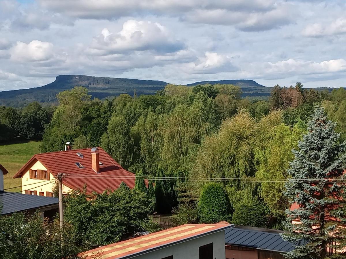 Hotel U Zeleneho Stromu - Zum Gruenen Baum 흐렌스코 외부 사진