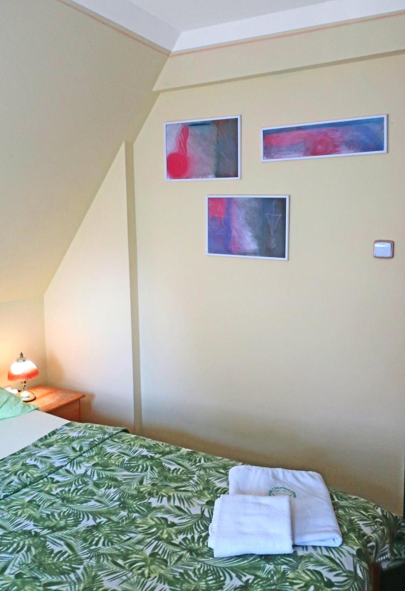 Hotel U Zeleneho Stromu - Zum Gruenen Baum 흐렌스코 외부 사진