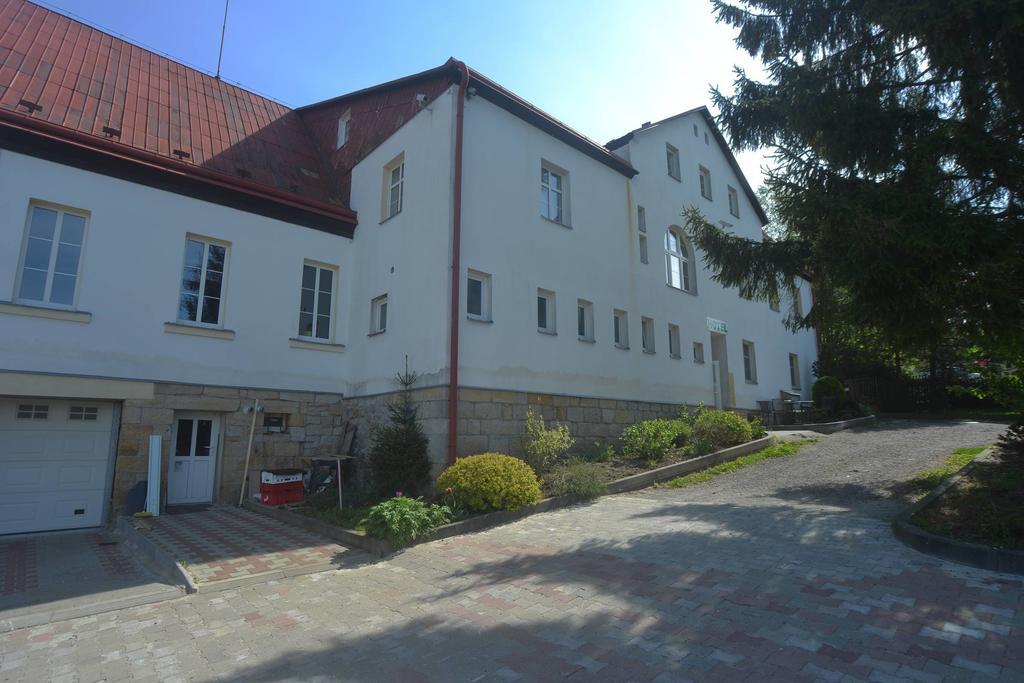 Hotel U Zeleneho Stromu - Zum Gruenen Baum 흐렌스코 객실 사진